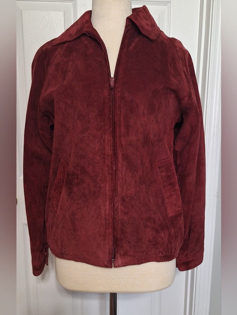 LORD & TAYLOR Women’s Burgundy Suede Leather Full Zip Jacket size 9-10 (Medium)